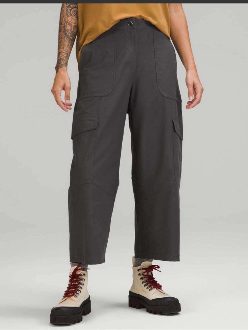 Women's Cargo Crop Pants in Charcoal